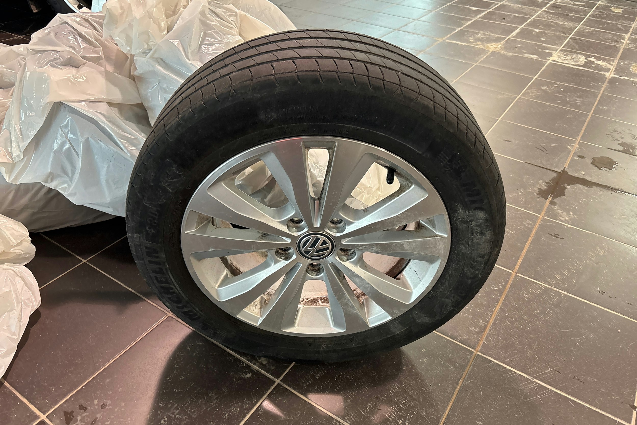 harmaa Volkswagen Golf 2019 kuva 17.