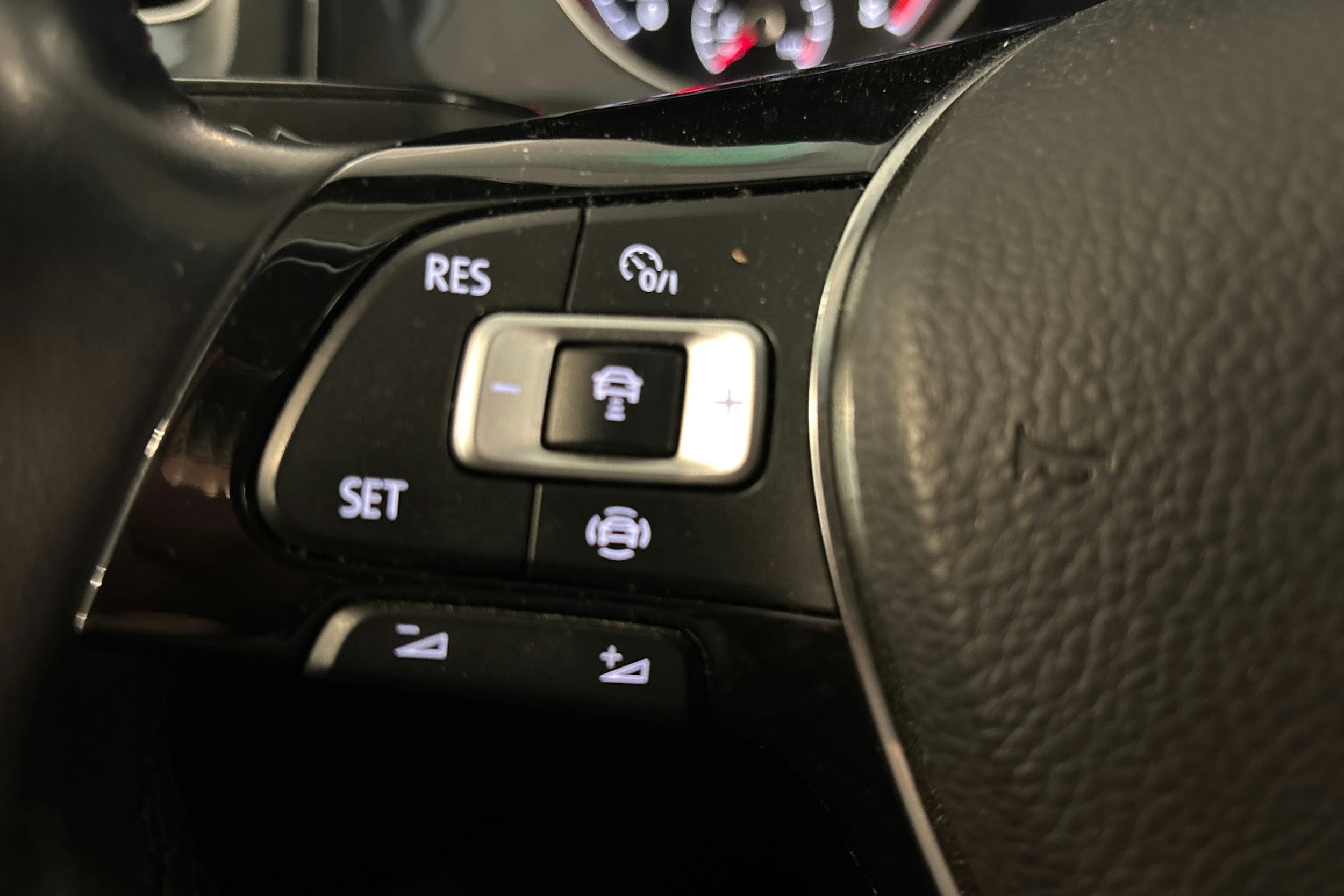 harmaa Volkswagen Golf 2019 kuva 22.