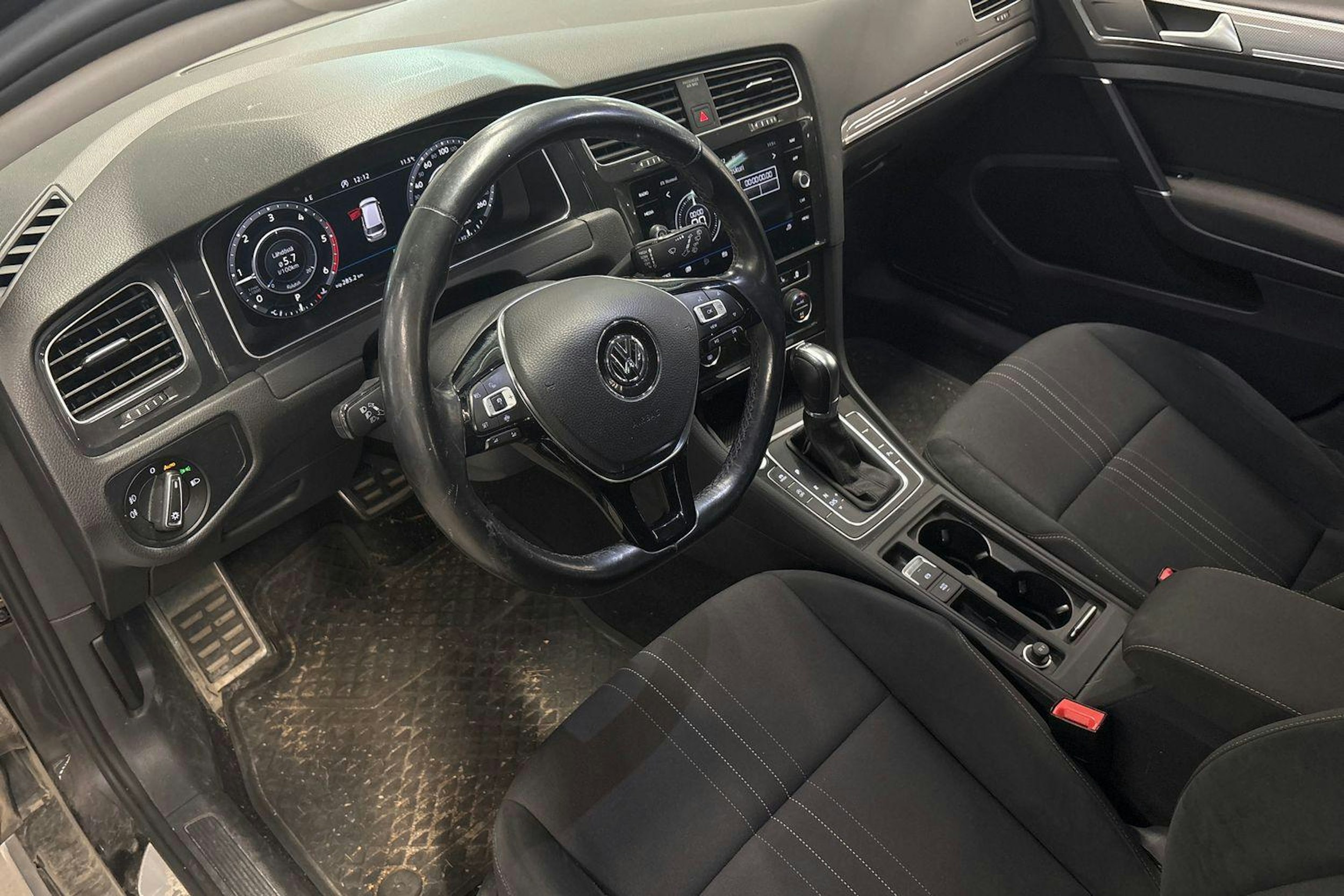 musta Volkswagen Golf 2019 kuva 3.