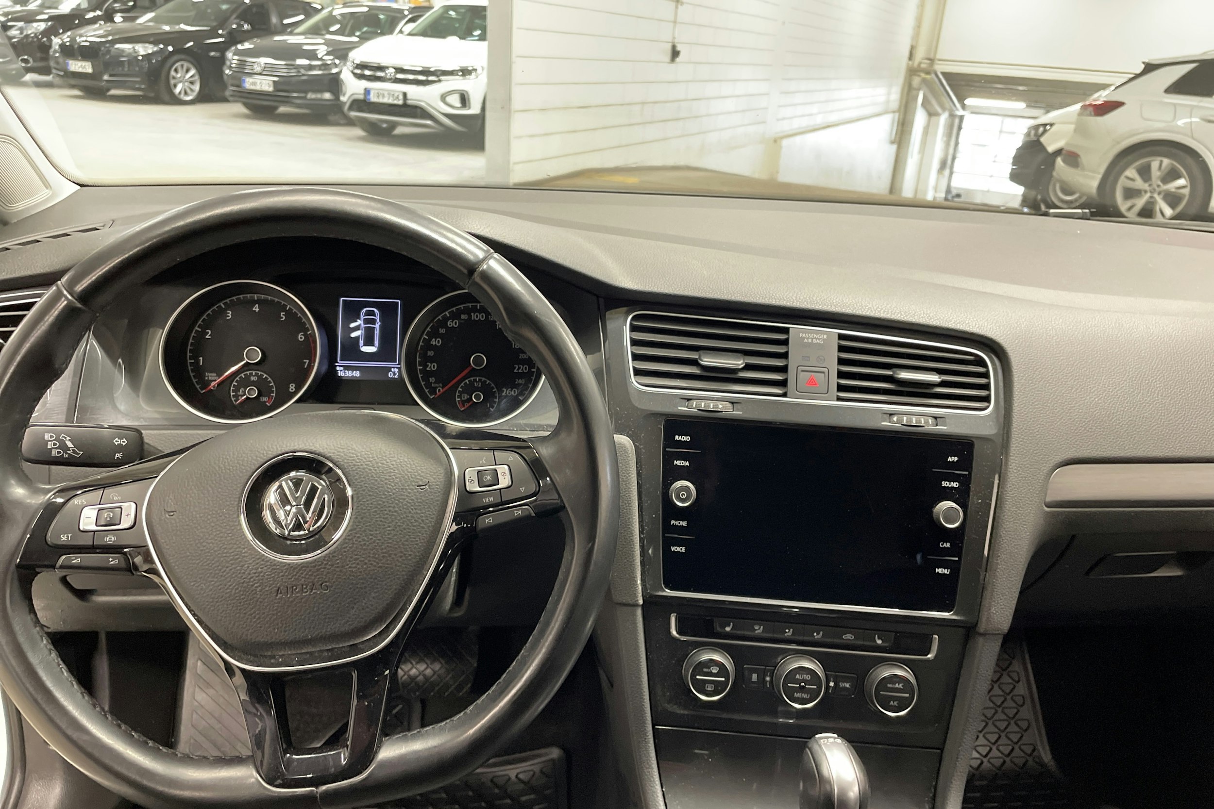 valkoinen Volkswagen Golf 2019 kuva 7.