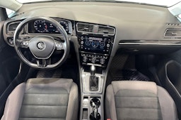 valkoinen Volkswagen Golf 2019 kuva 9.