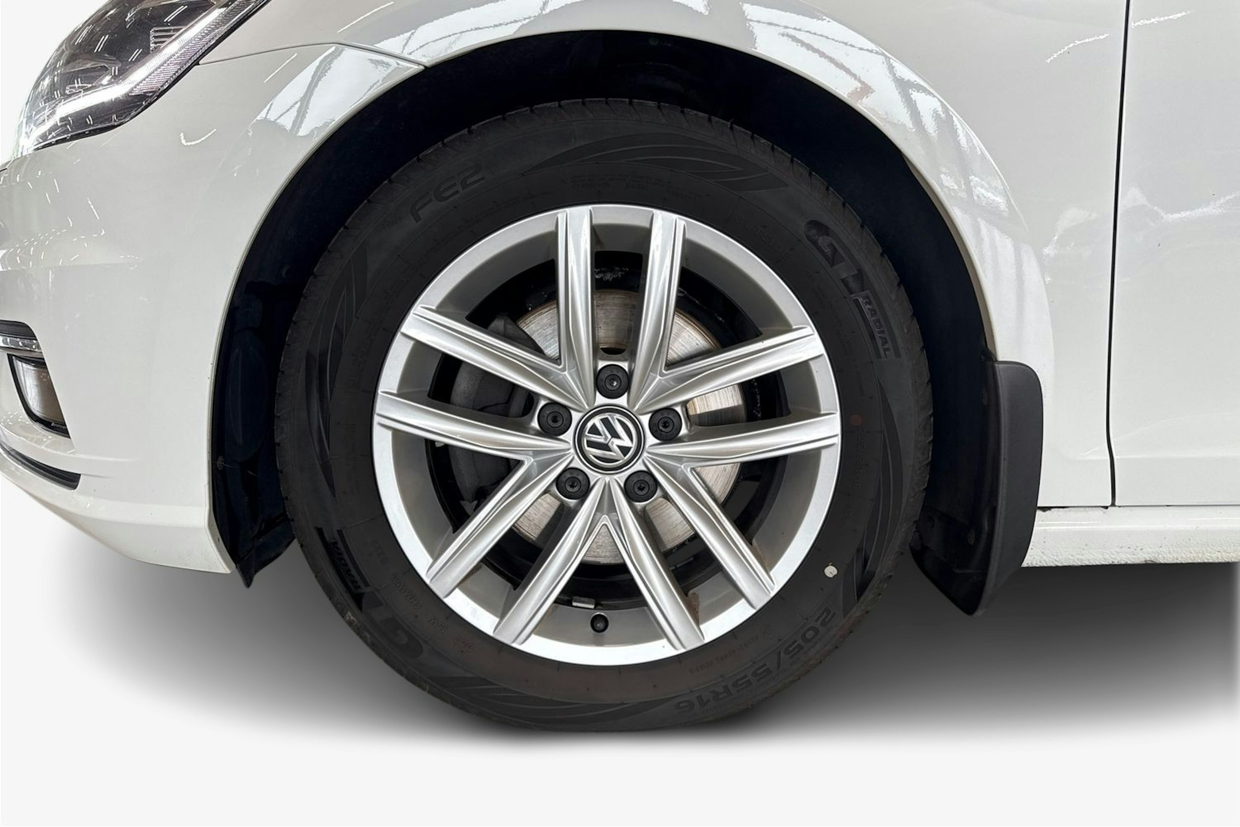 valkoinen Volkswagen Golf 2019 kuva 11.
