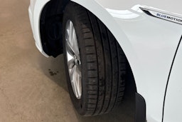 valkoinen Volkswagen Golf 2019 kuva 13.