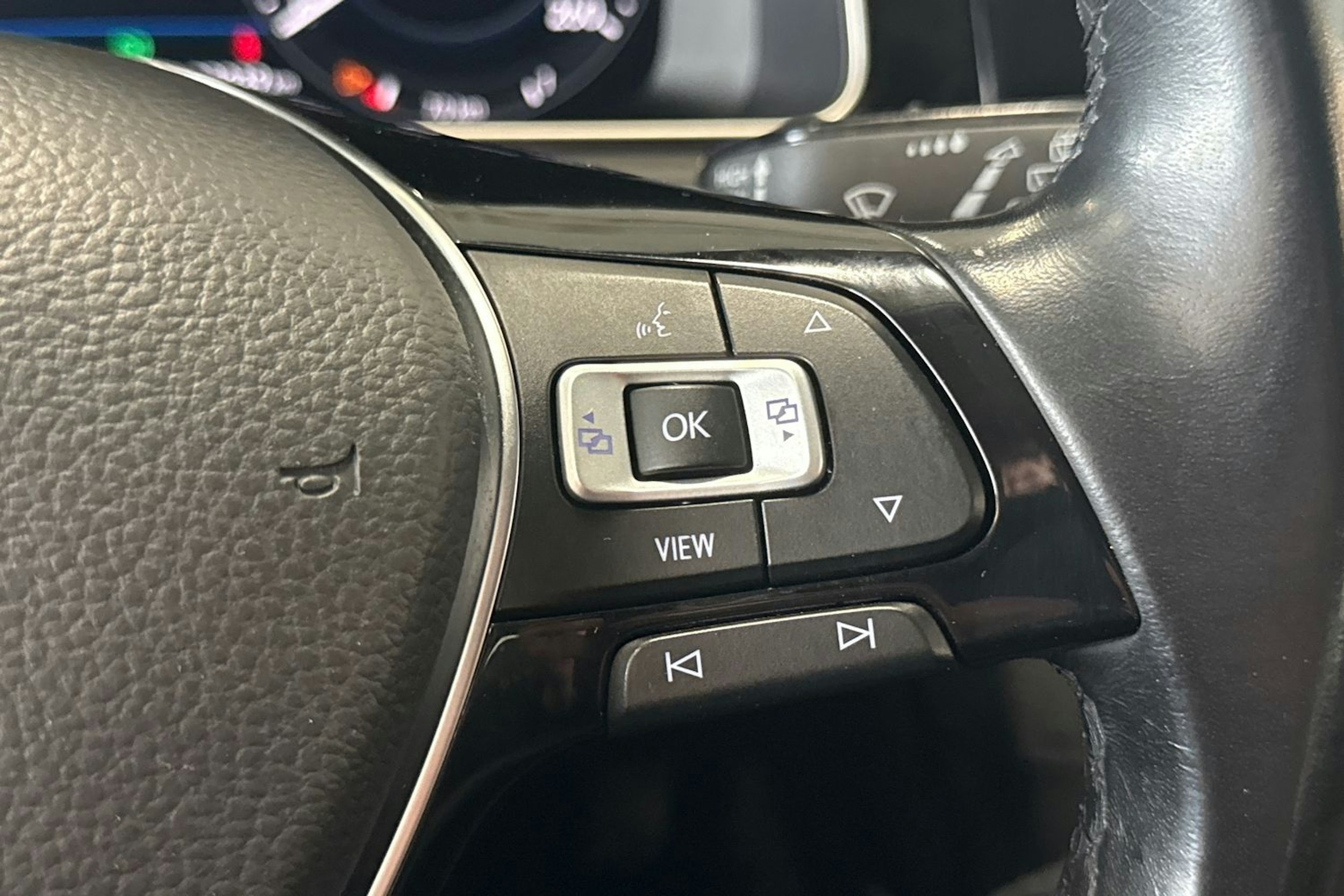 valkoinen Volkswagen Golf 2019 kuva 16.