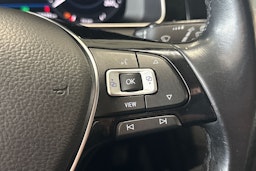 valkoinen Volkswagen Golf 2019 kuva 16.