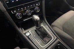valkoinen Volkswagen Golf 2019 kuva 18.
