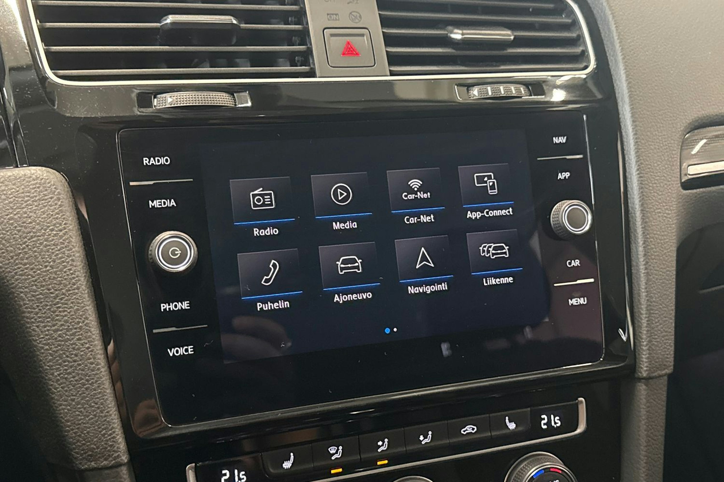 valkoinen Volkswagen Golf 2019 kuva 19.