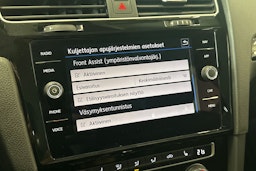 valkoinen Volkswagen Golf 2019 kuva 22.
