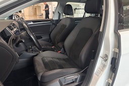 valkoinen Volkswagen Golf 2019 kuva 23.