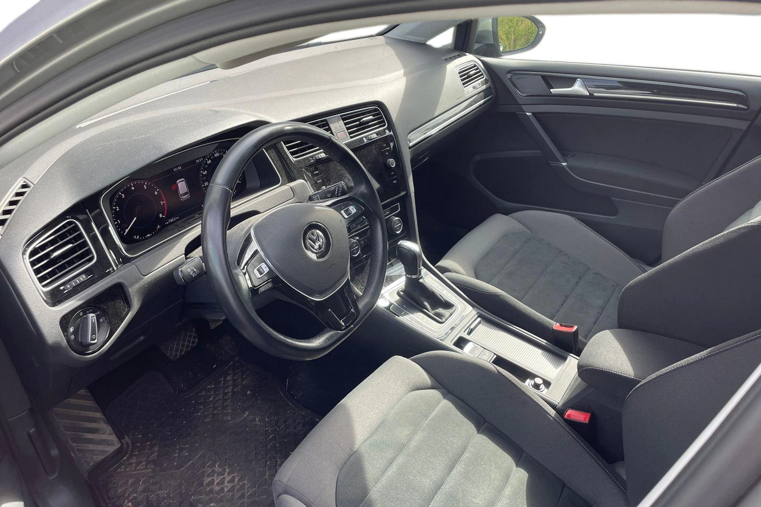 harmaa Volkswagen Golf 2019 kuva 3.