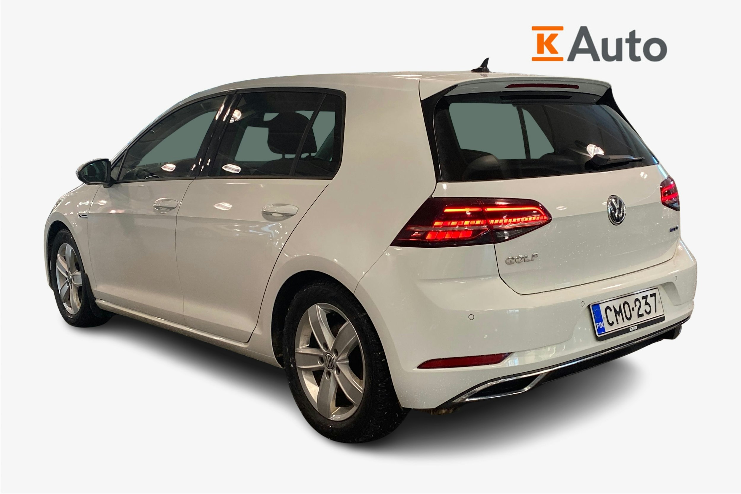 valkoinen Volkswagen Golf 2019 kuva 2.