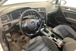 valkoinen Volkswagen Golf 2019 kuva 3.