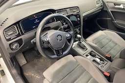 valkoinen Volkswagen Golf 2019 kuva 7.