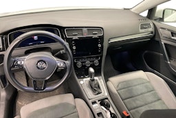 valkoinen Volkswagen Golf 2019 kuva 9.