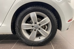 valkoinen Volkswagen Golf 2019 kuva 13.