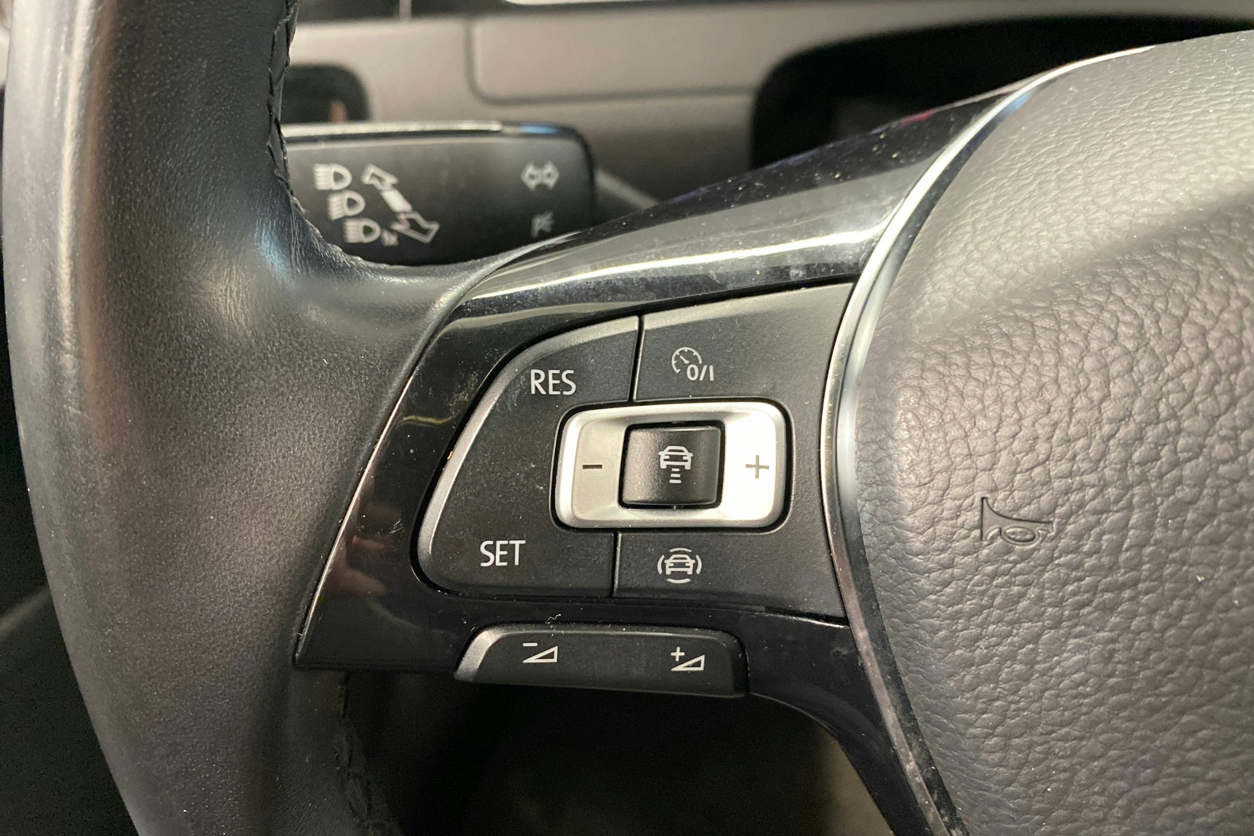 valkoinen Volkswagen Golf 2019 kuva 17.