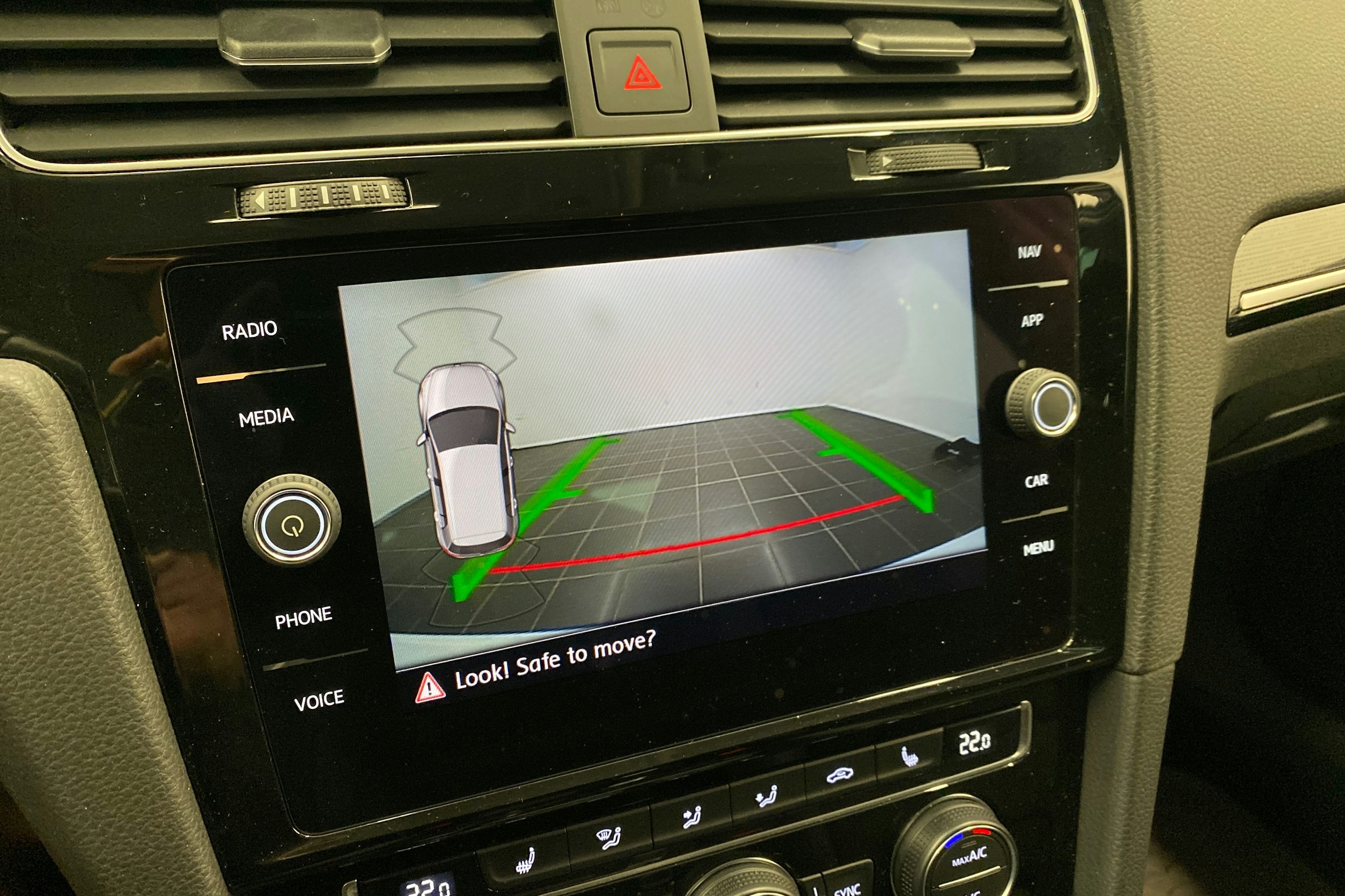 valkoinen Volkswagen Golf 2019 kuva 20.