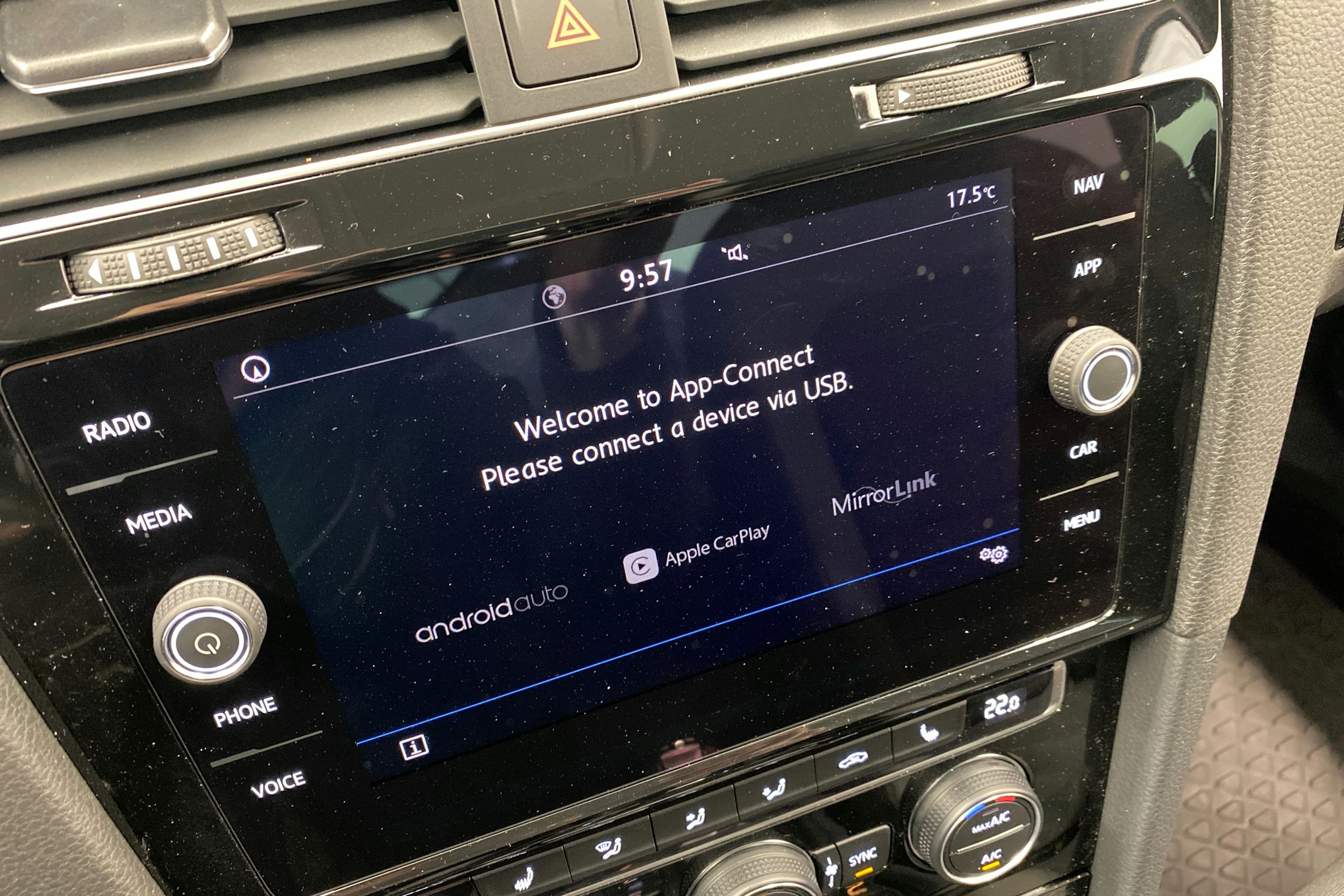 valkoinen Volkswagen Golf 2019 kuva 21.