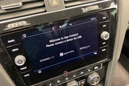 valkoinen Volkswagen Golf 2019 kuva 21.