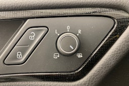 valkoinen Volkswagen Golf 2019 kuva 22.