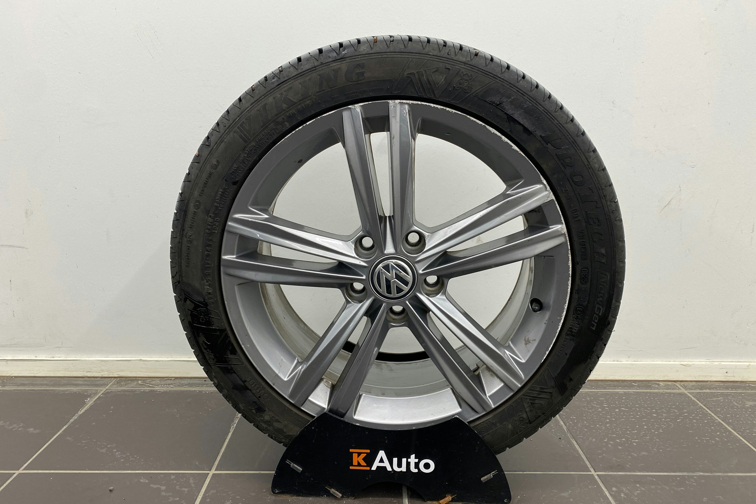 valkoinen Volkswagen Golf 2019 kuva 23.