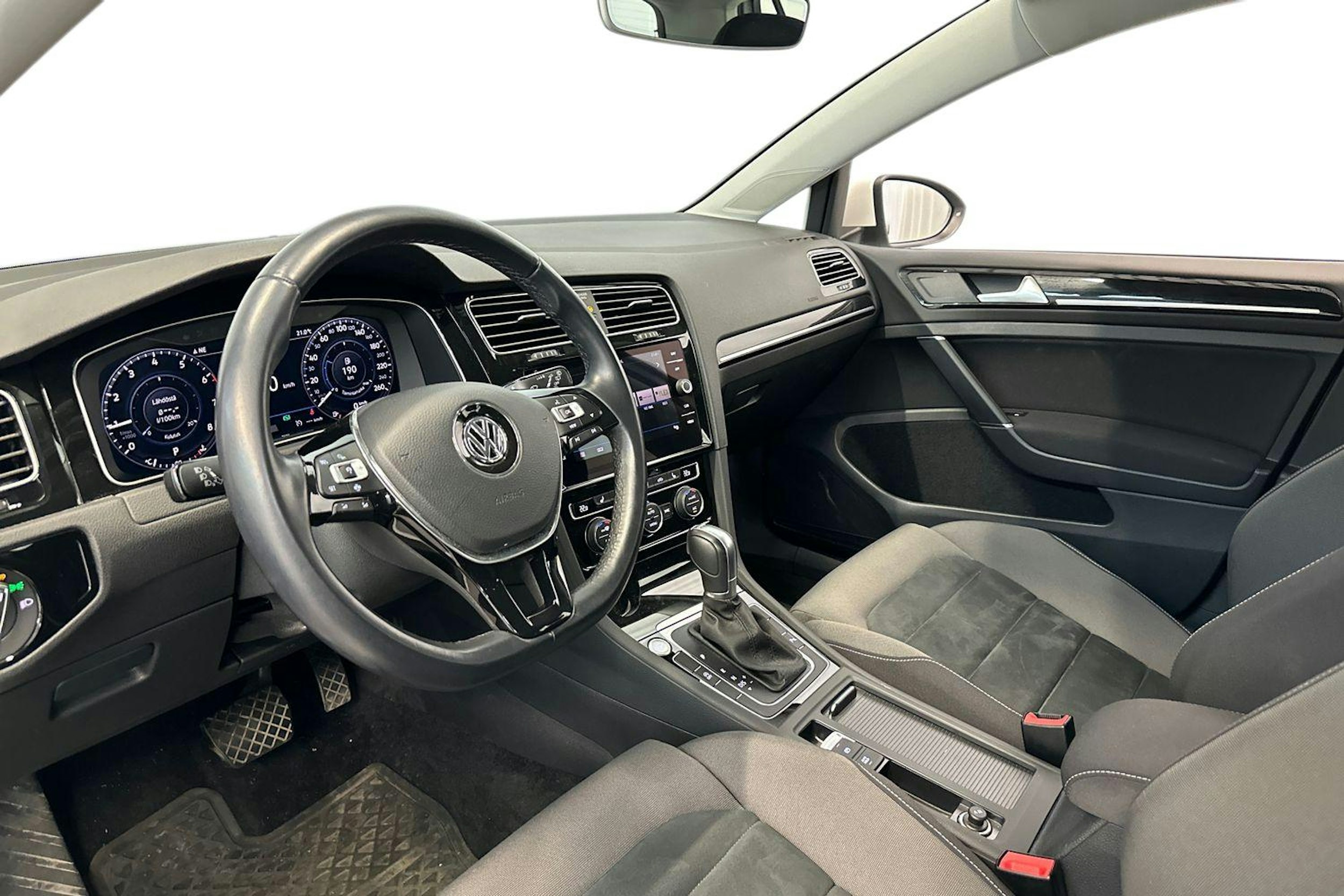 valkoinen Volkswagen Golf 2019 kuva 7.