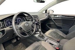valkoinen Volkswagen Golf 2019 kuva 7.