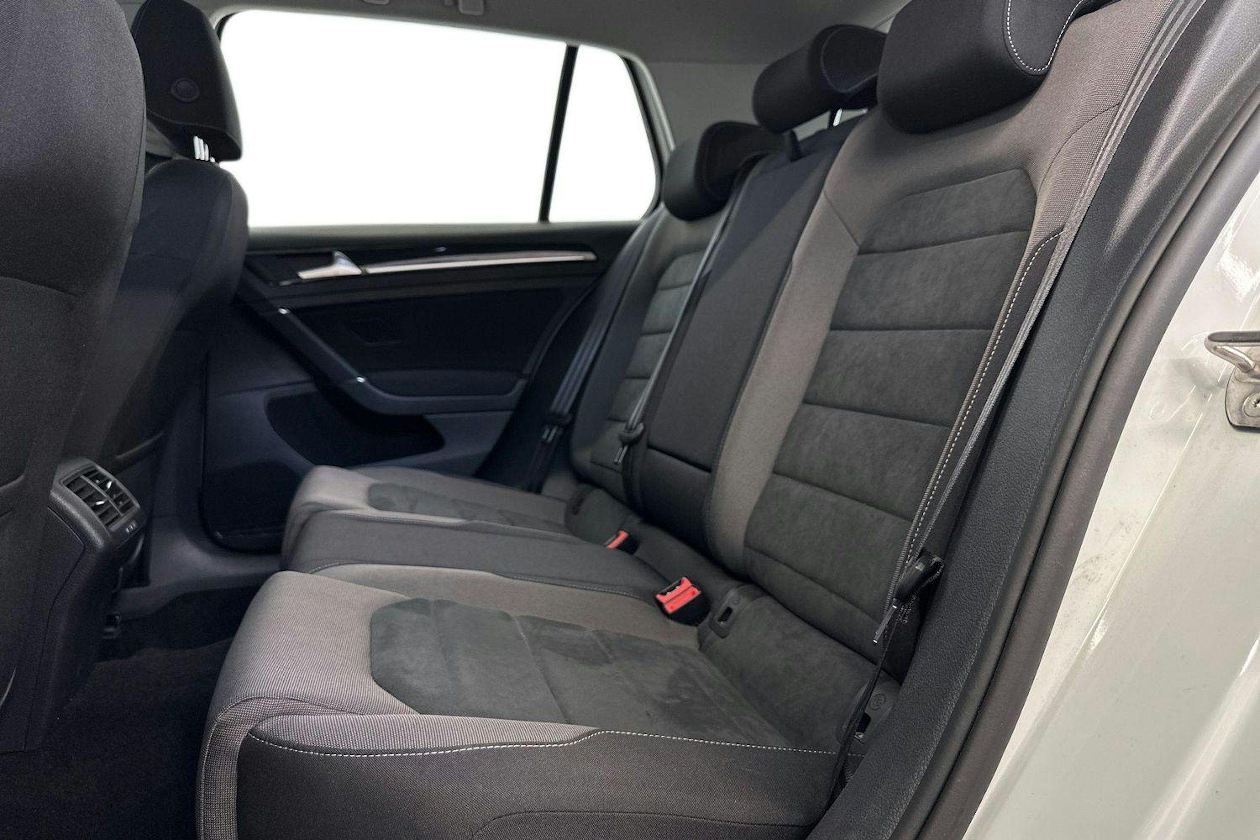 valkoinen Volkswagen Golf 2019 kuva 10.