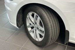 valkoinen Volkswagen Golf 2019 kuva 13.