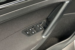 valkoinen Volkswagen Golf 2019 kuva 17.