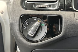 valkoinen Volkswagen Golf 2019 kuva 18.