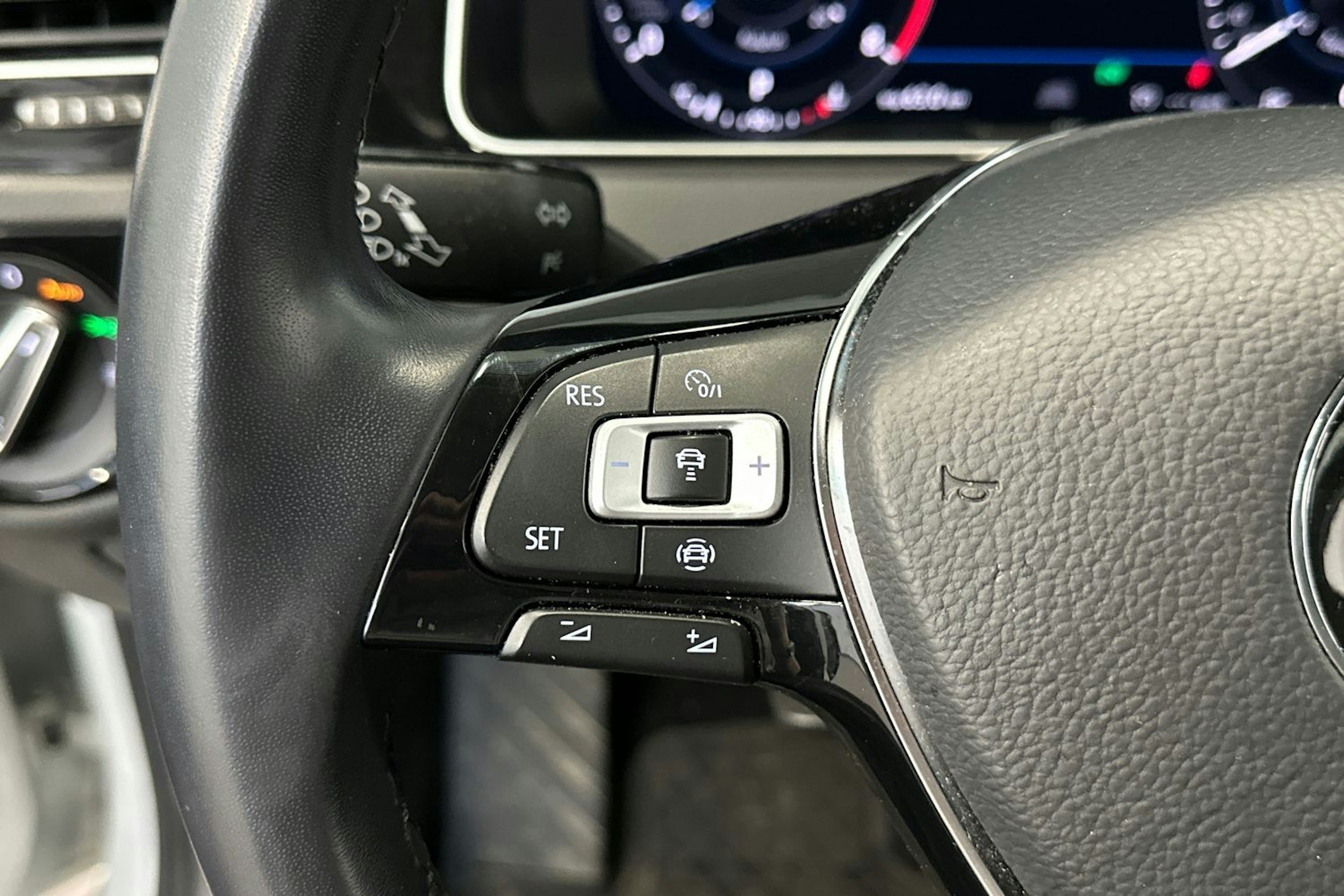 valkoinen Volkswagen Golf 2019 kuva 19.