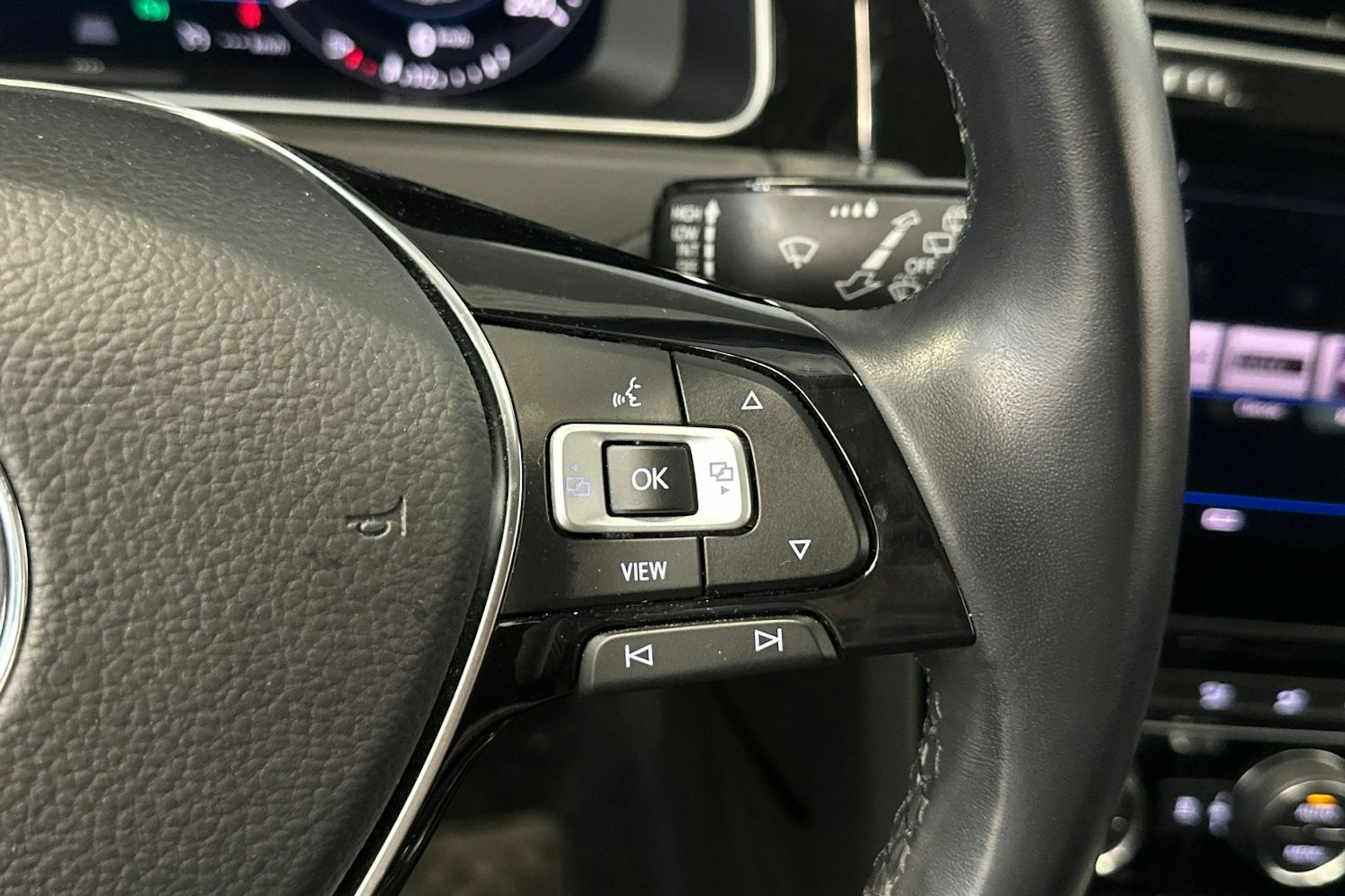 valkoinen Volkswagen Golf 2019 kuva 20.