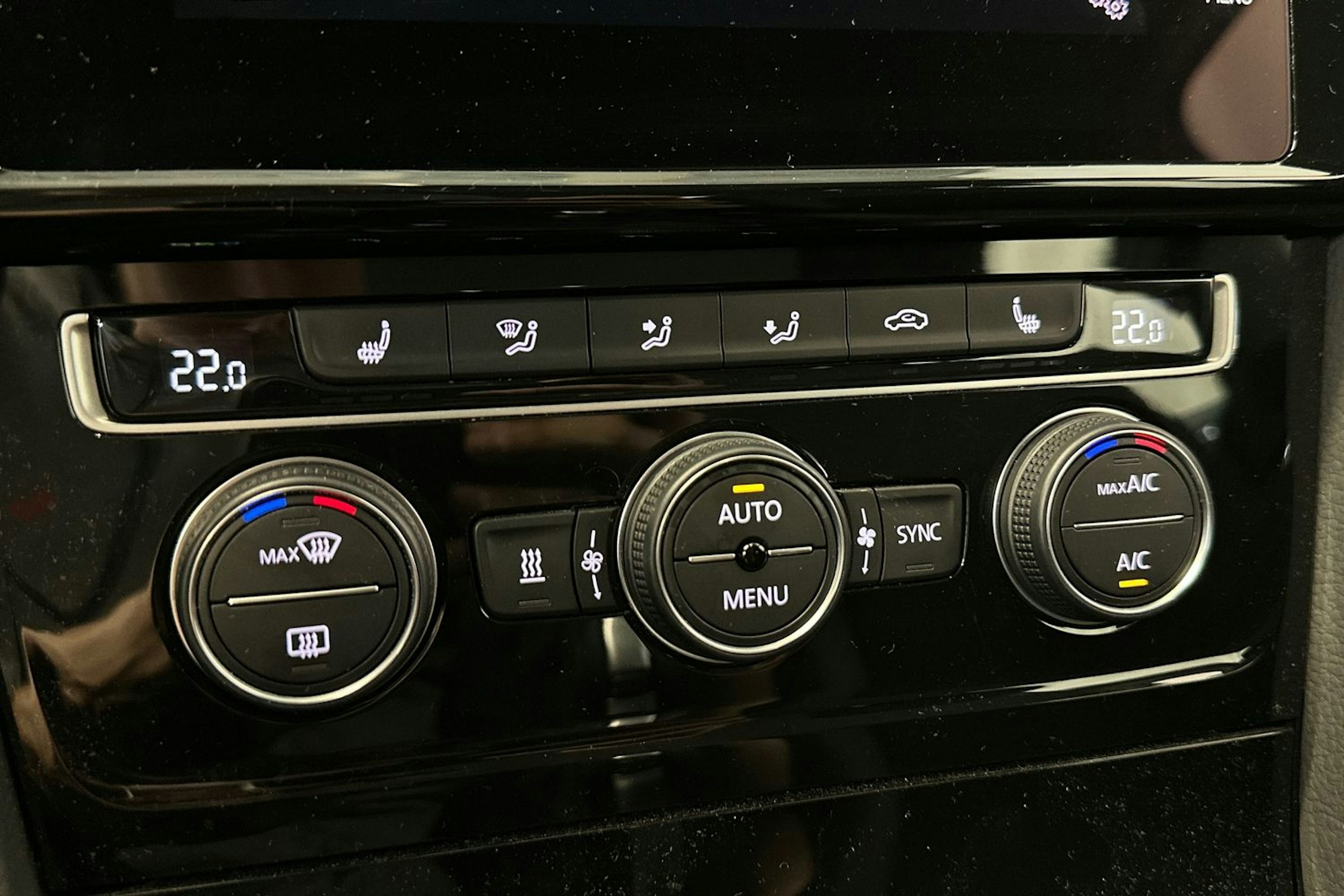valkoinen Volkswagen Golf 2019 kuva 23.