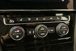valkoinen Volkswagen Golf 2019 kuva 23.