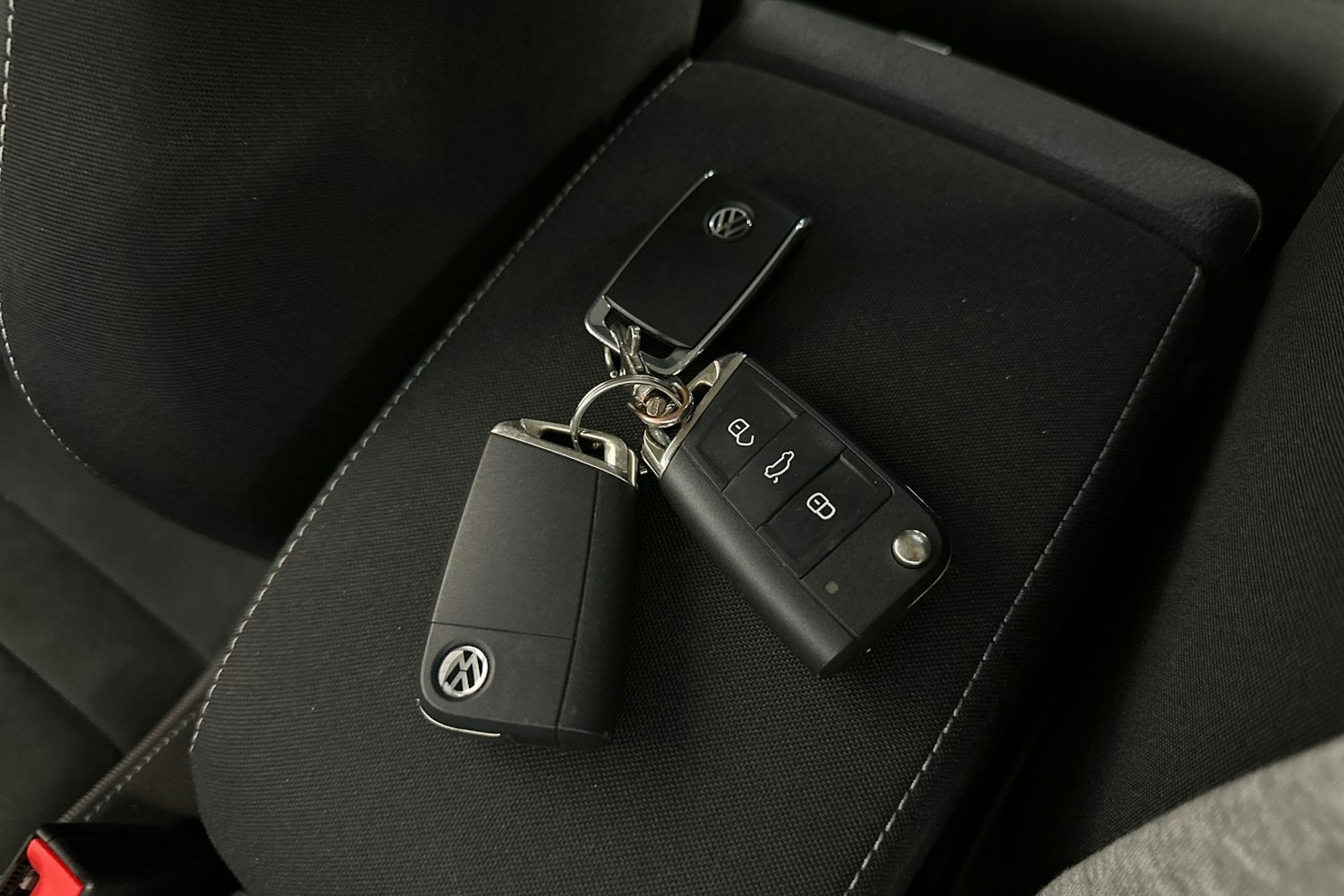 valkoinen Volkswagen Golf 2019 kuva 27.
