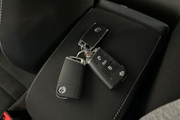 valkoinen Volkswagen Golf 2019 kuva 27.