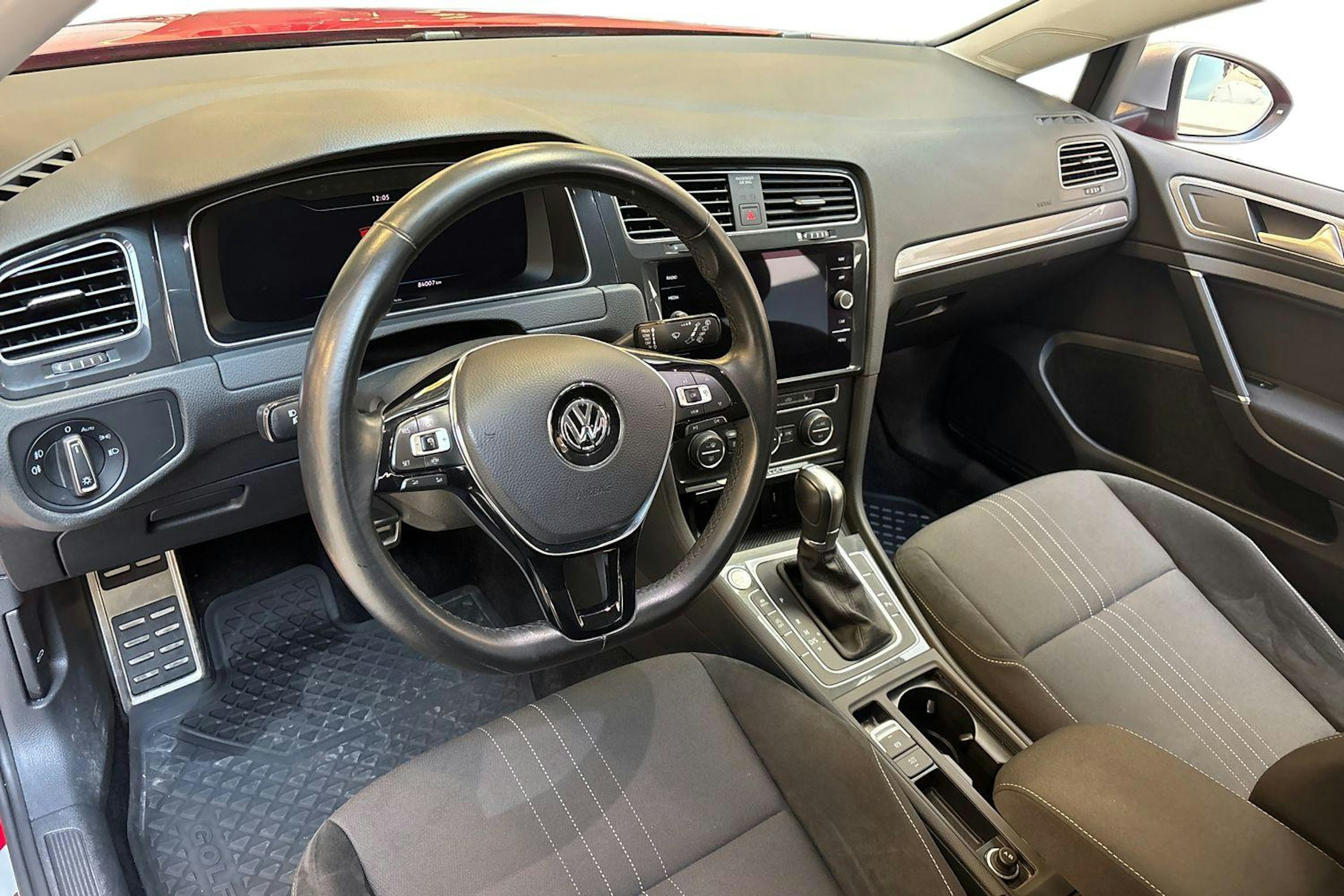 punainen Volkswagen Golf 2019 kuva 7.