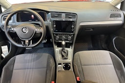 punainen Volkswagen Golf 2019 kuva 9.