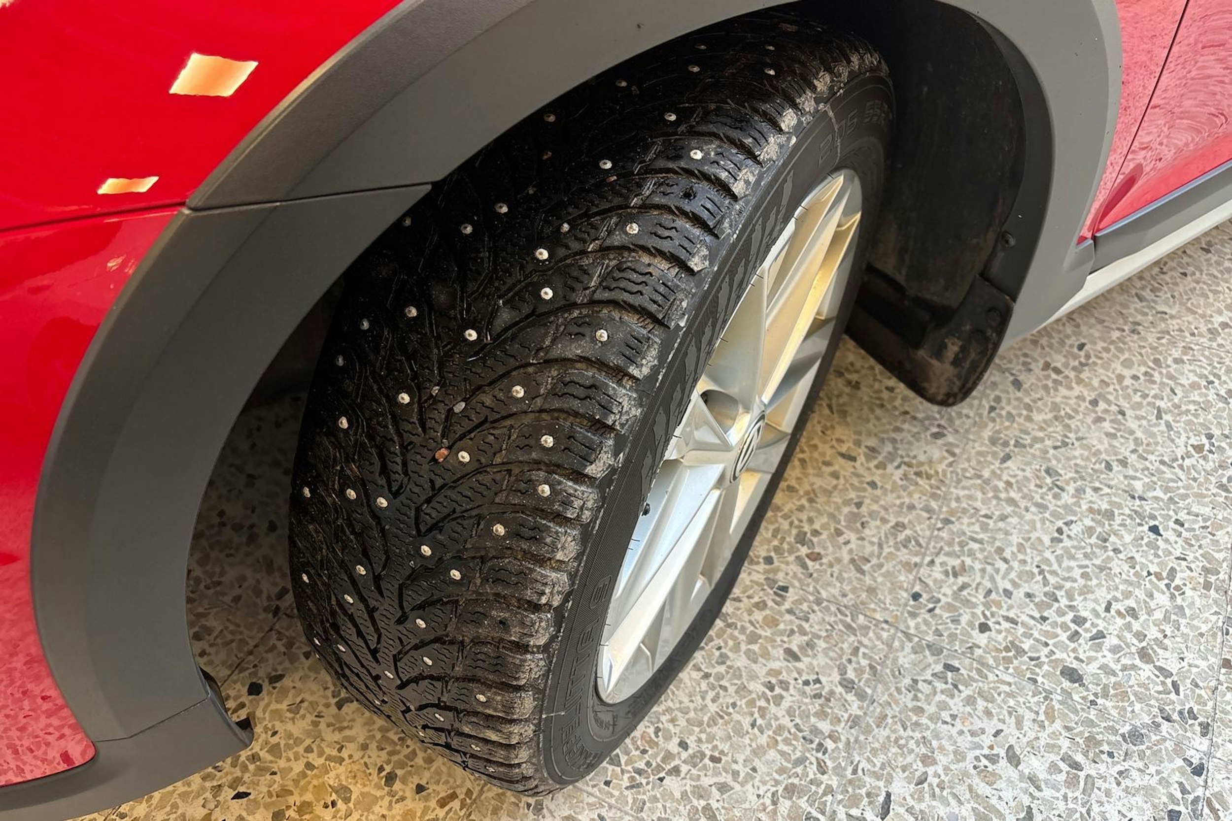 punainen Volkswagen Golf 2019 kuva 13.