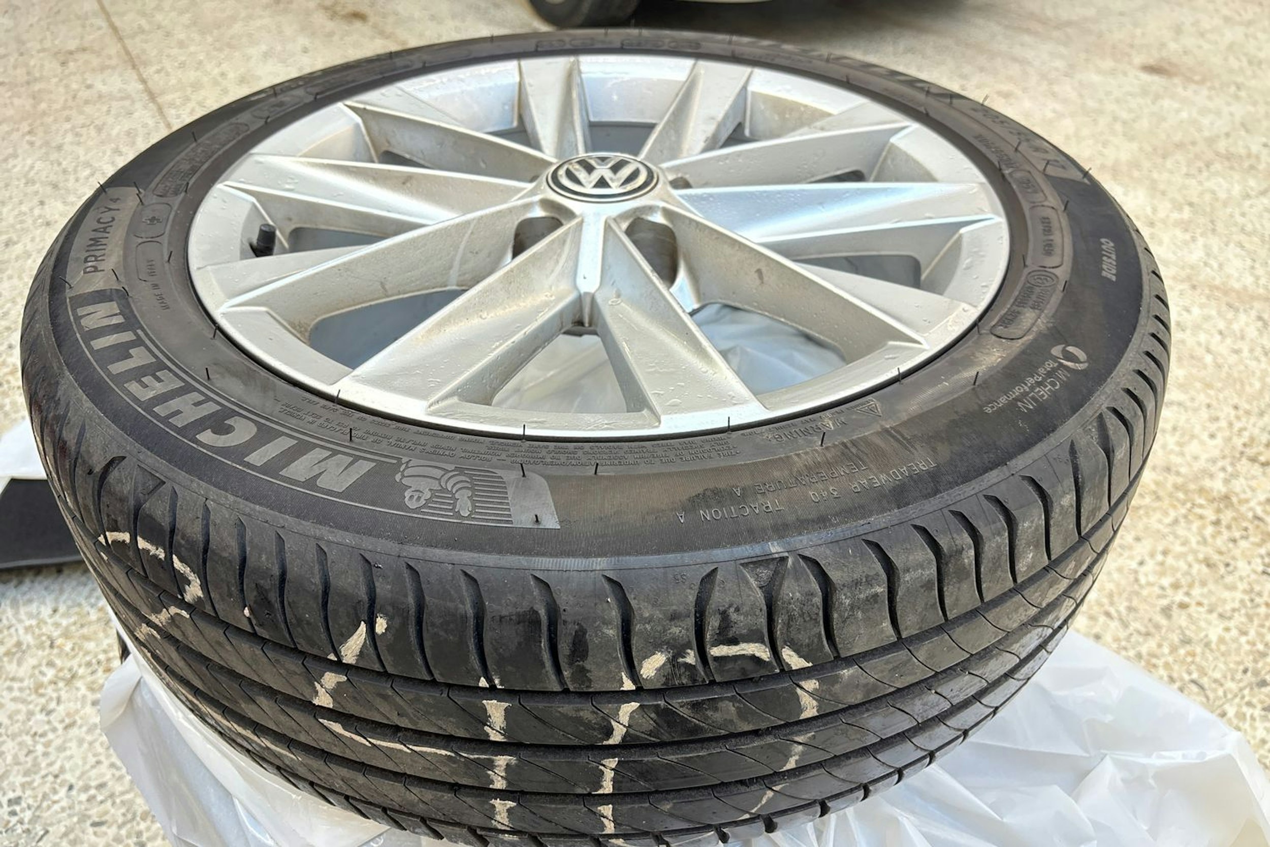 punainen Volkswagen Golf 2019 kuva 14.