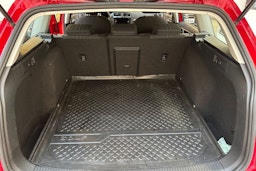 punainen Volkswagen Golf 2019 kuva 15.