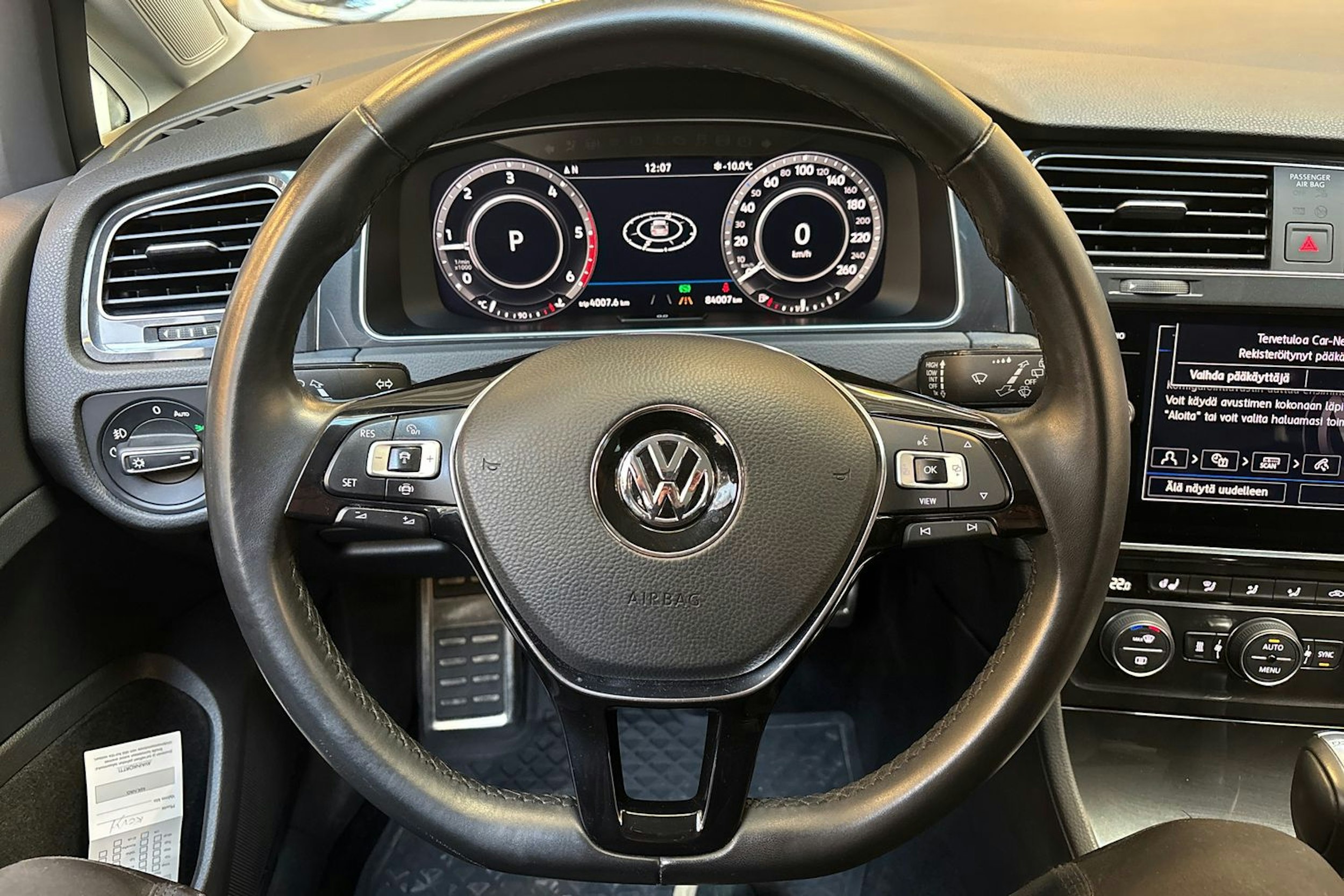 punainen Volkswagen Golf 2019 kuva 17.