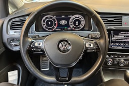 punainen Volkswagen Golf 2019 kuva 17.