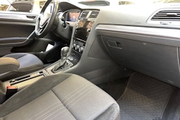 punainen Volkswagen Golf 2019 kuva 23.