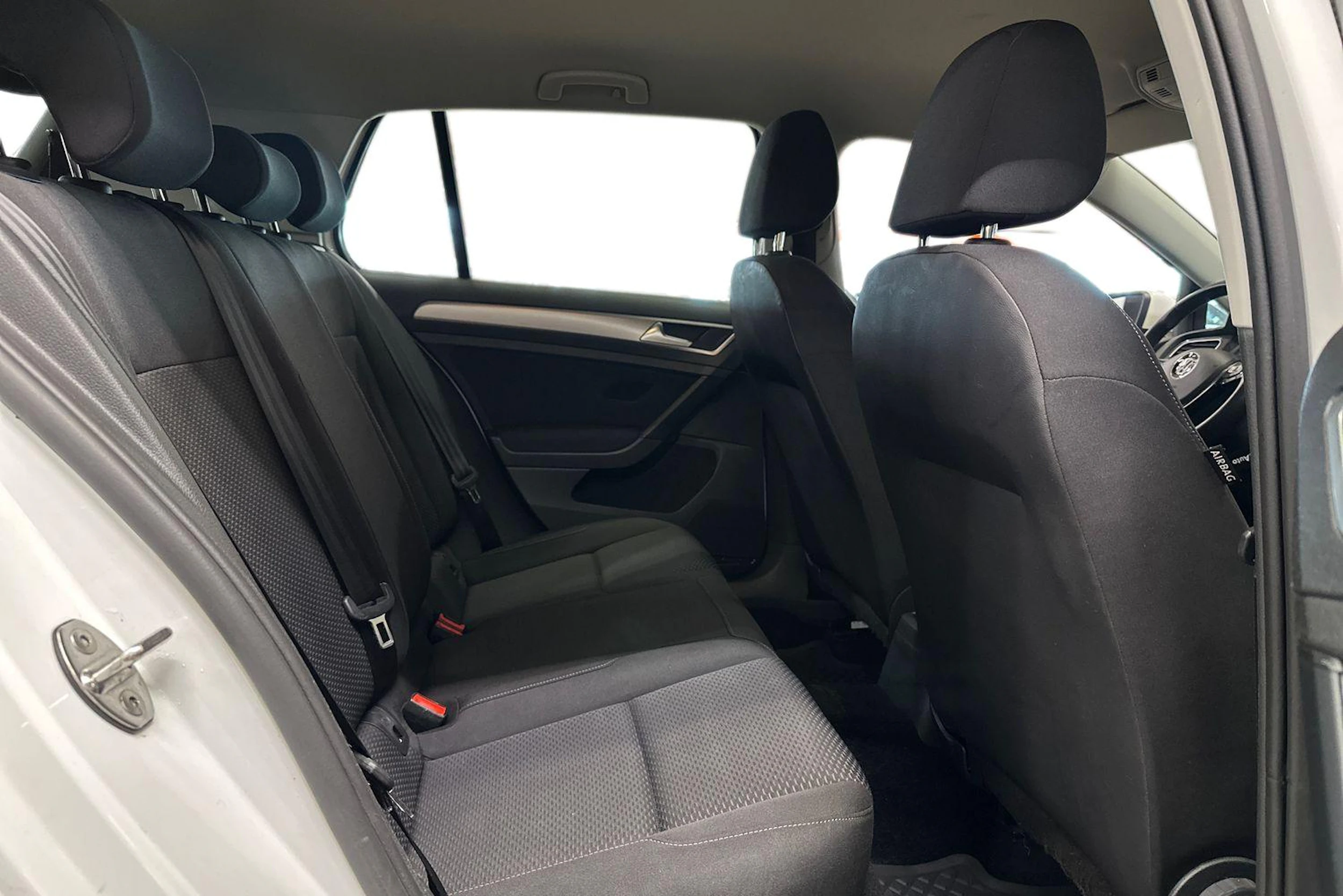 valkoinen Volkswagen Golf 2019 kuva 8.