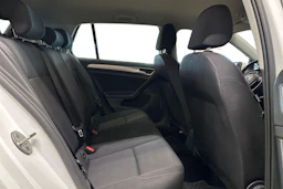 valkoinen Volkswagen Golf 2019 kuva 8.