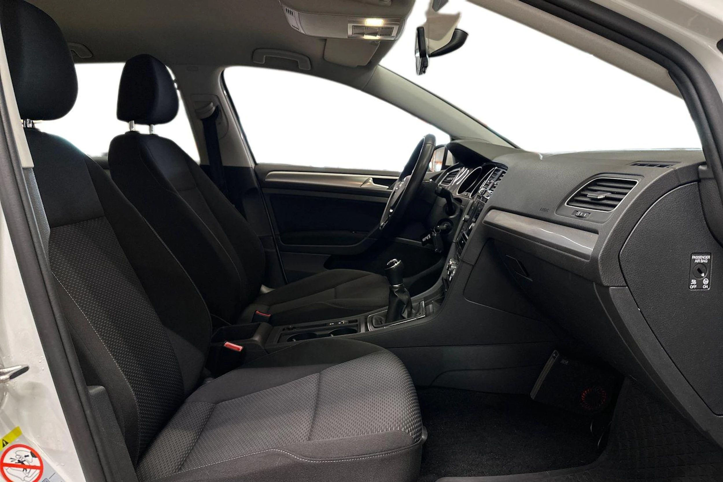 valkoinen Volkswagen Golf 2019 kuva 9.