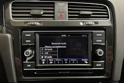 valkoinen Volkswagen Golf 2019 kuva 11.