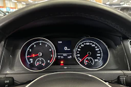 valkoinen Volkswagen Golf 2019 kuva 15.